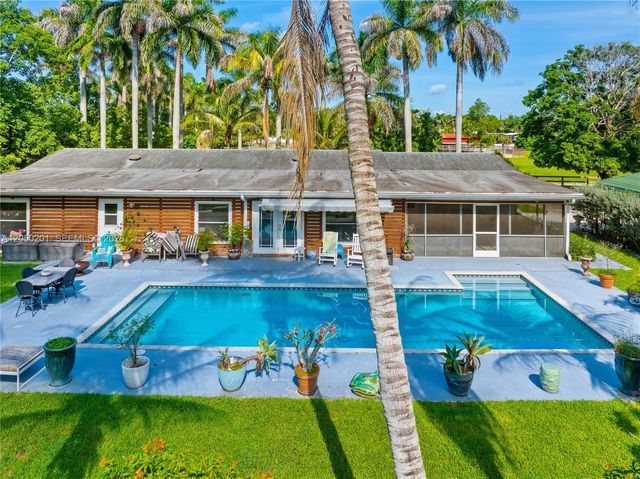 1068 D Rd, Loxahatchee, FL 33470