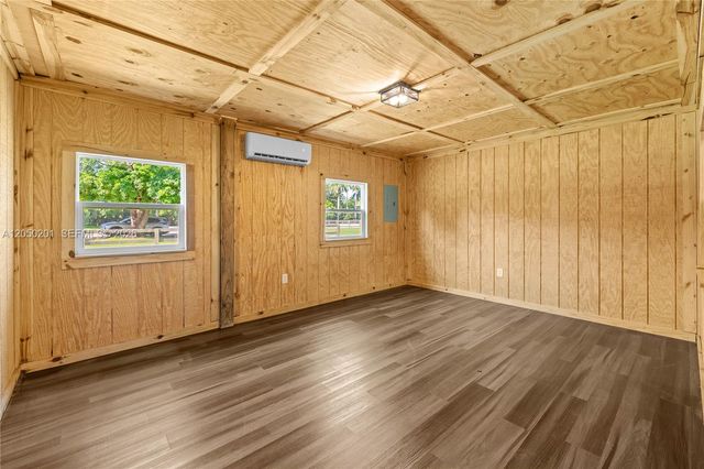 1068 D Rd, Loxahatchee, FL 33470