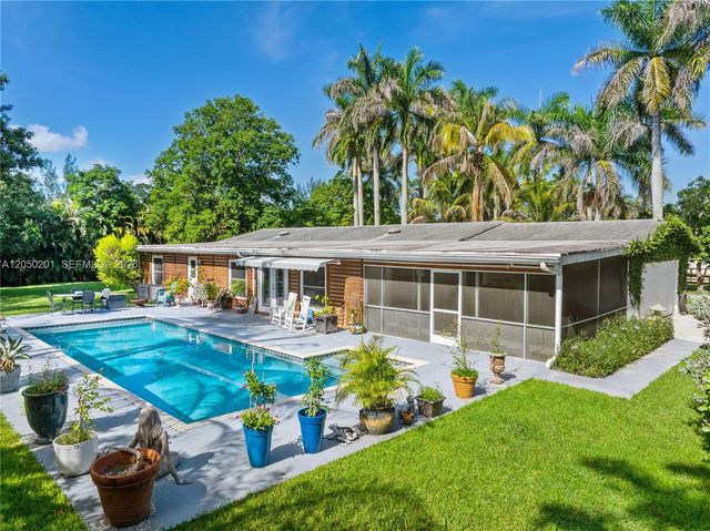 1068 D Rd, Loxahatchee, FL 33470