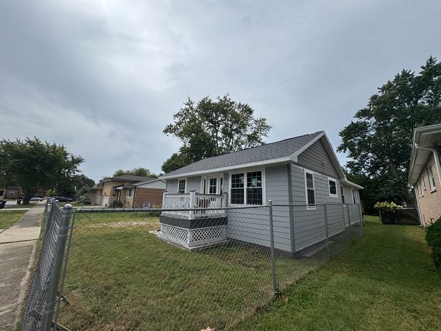 9630 S Sacramento Avenue, Evergreen Park, IL 60805