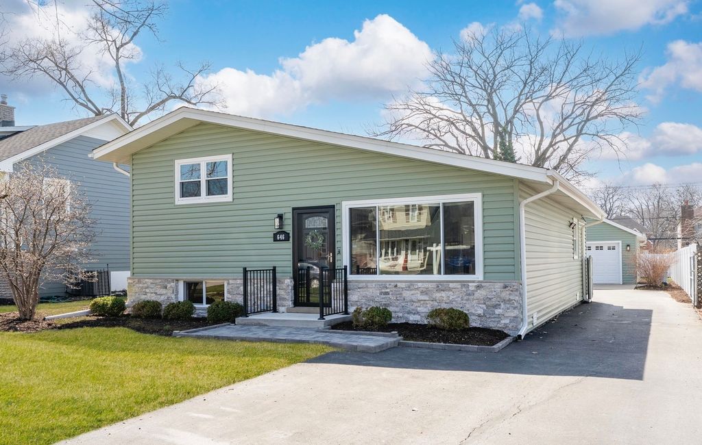 Image 1 of property listing at 646 W Babcock Avenue, Elmhurst, IL 60126