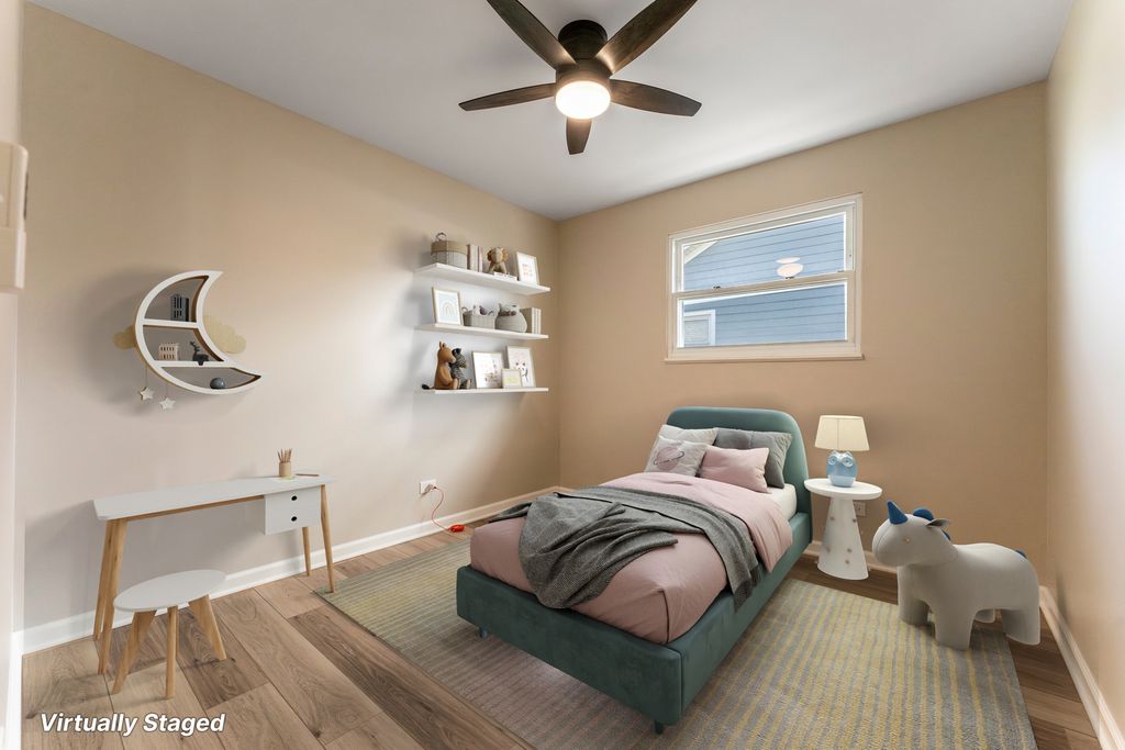Image 15 of property listing at 646 W Babcock Avenue, Elmhurst, IL 60126