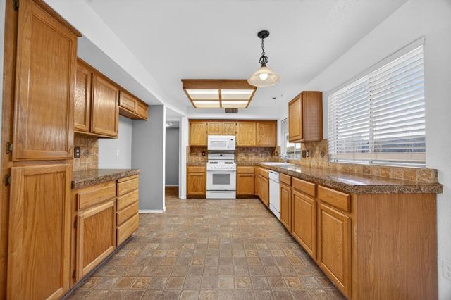 4038 Diane Dr, Antelope, CA 95843