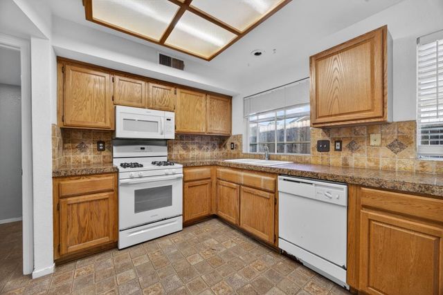 4038 Diane Dr, Antelope, CA 95843