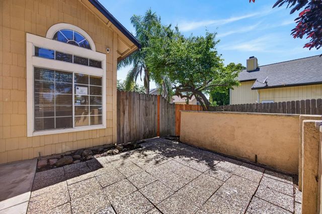 4038 Diane Dr, Antelope, CA 95843