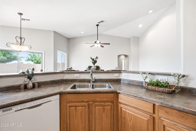 4200 E AUGUSTA Avenue, Chandler, AZ 85249