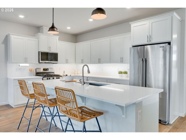 116 Ne 19TH Ave, Canby, OR 97013