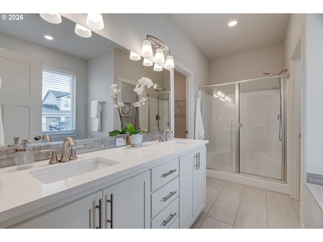 116 Ne 19TH Ave, Canby, OR 97013