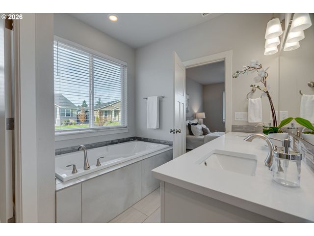 116 Ne 19TH Ave, Canby, OR 97013