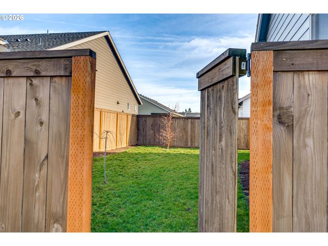 116 Ne 19TH Ave, Canby, OR 97013