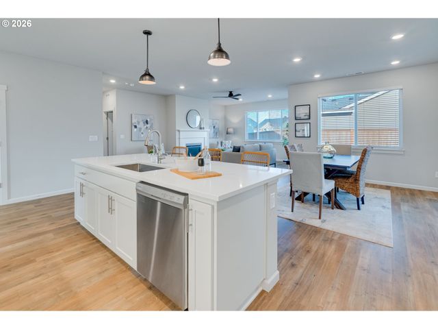 116 Ne 19TH Ave, Canby, OR 97013