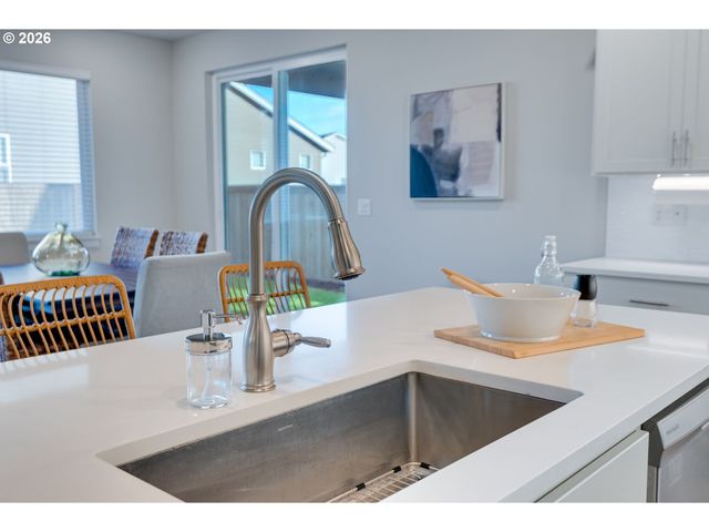 116 Ne 19TH Ave, Canby, OR 97013