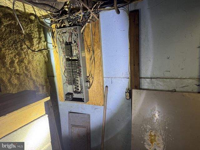 1322 E PINE ST, Mahanoy City, PA 17948