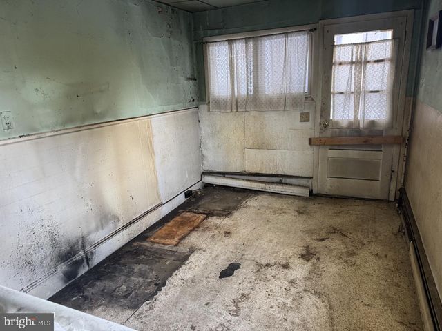 1322 E PINE ST, Mahanoy City, PA 17948