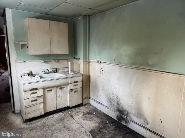 1322 E PINE ST, Mahanoy City, PA 17948