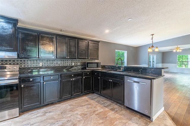 17822 COMMONWEALTH AVENUE N, Polk City, FL 33868