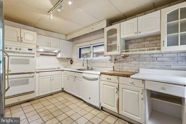 146 W BARBER AVE, Woodbury, NJ 08096