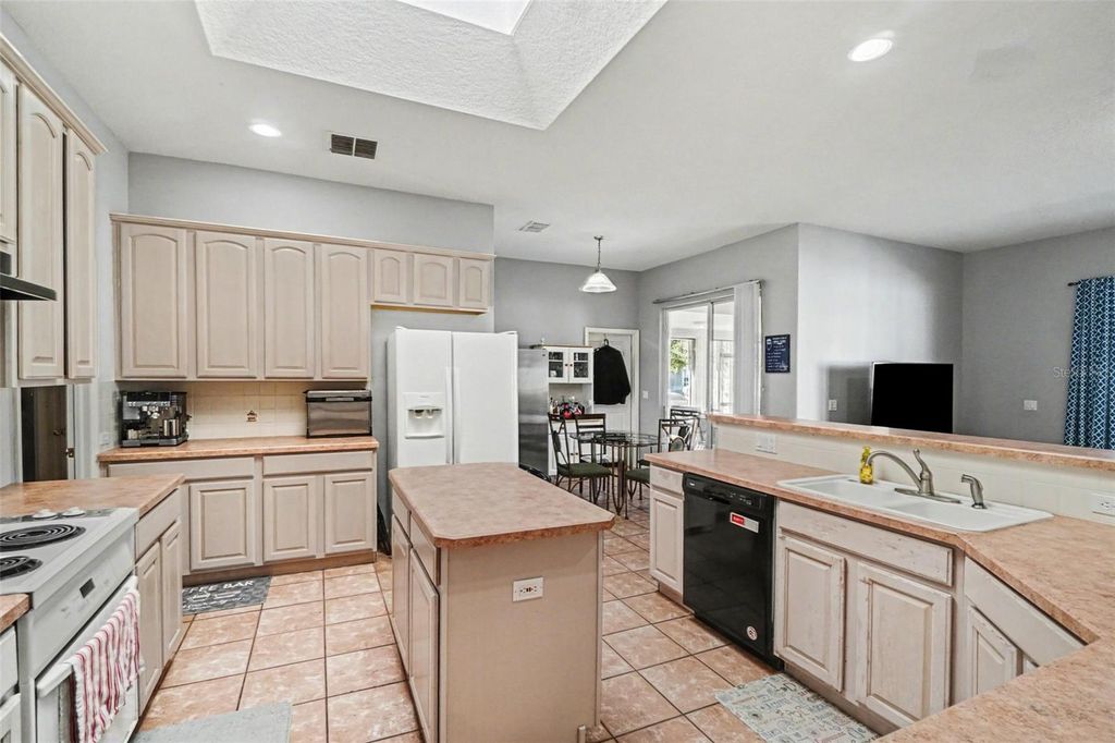 Image 8 of property listing at 2716 WORTHAM LANE, Kissimmee, FL 34744