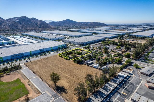 10899 Oleander Avenue, Fontana, CA 92335