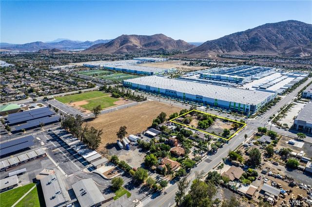10899 Oleander Avenue, Fontana, CA 92335