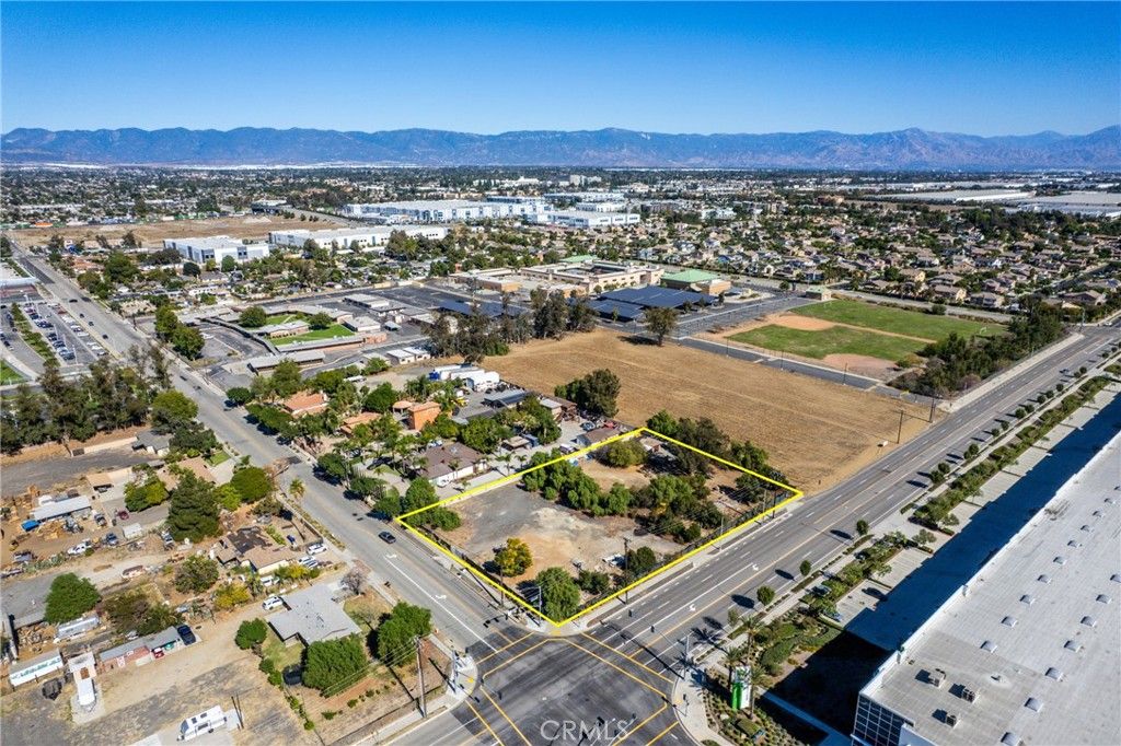 10899 Oleander Avenue, Fontana, CA 92335