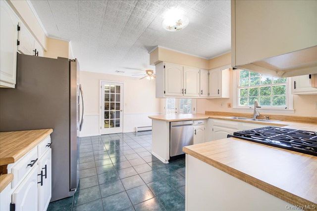 207 Butter Hill Drive, New Windsor, NY 12553