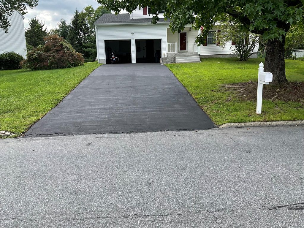 207 Butter Hill Drive, New Windsor, NY 12553 — exterior