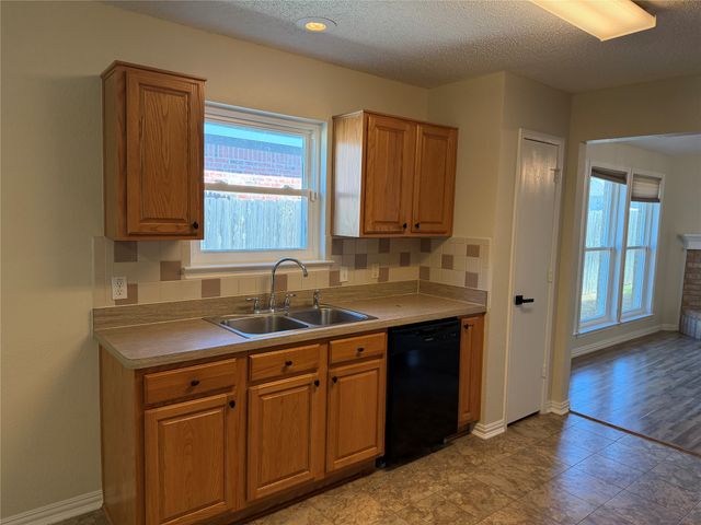 6436 Stonewater Bend Trail, Fort Worth, TX 76179