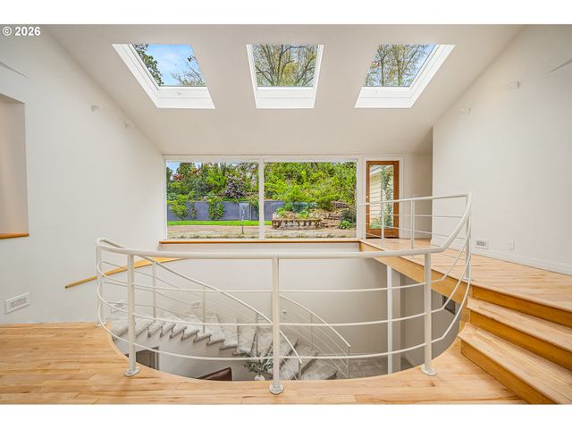 2540 LINCOLN St, Eugene, OR 97405