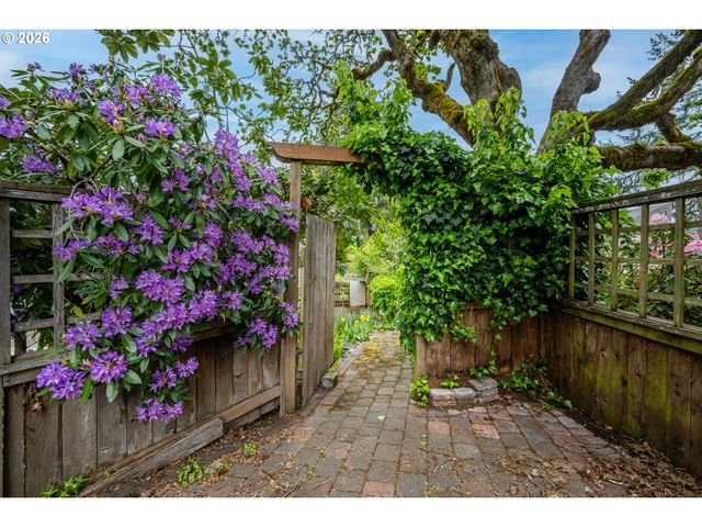 2540 LINCOLN St, Eugene, OR 97405