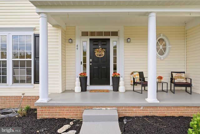 49 PEBBLE CIR, Charles Town, WV 25414