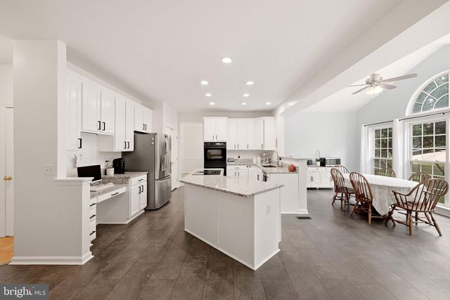49 PEBBLE CIR, Charles Town, WV 25414