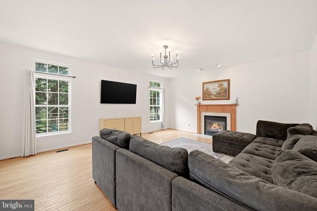 49 PEBBLE CIR, Charles Town, WV 25414