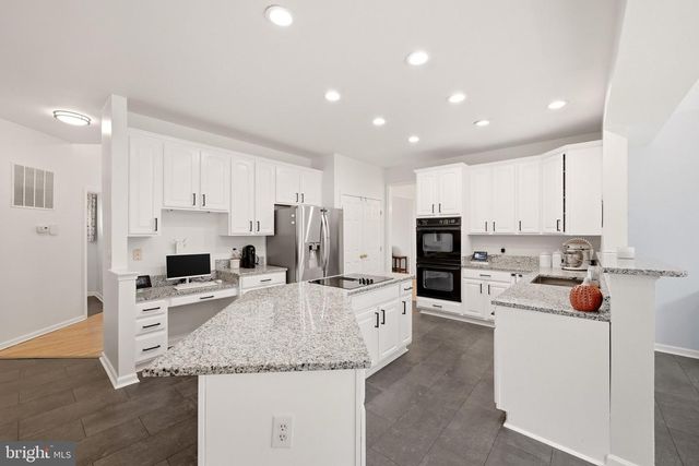 49 PEBBLE CIR, Charles Town, WV 25414