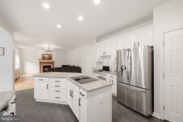 49 PEBBLE CIR, Charles Town, WV 25414