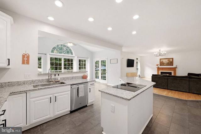 49 PEBBLE CIR, Charles Town, WV 25414