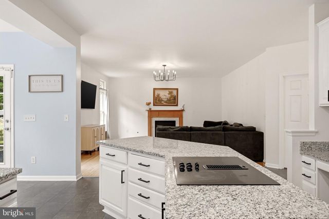 49 PEBBLE CIR, Charles Town, WV 25414