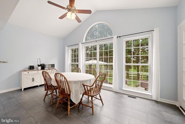 49 PEBBLE CIR, Charles Town, WV 25414