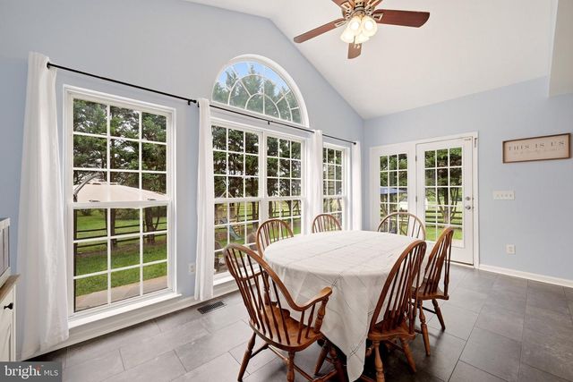 49 PEBBLE CIR, Charles Town, WV 25414
