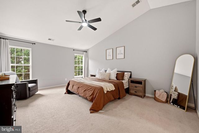 49 PEBBLE CIR, Charles Town, WV 25414