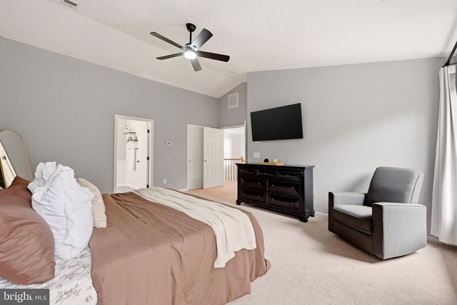 49 PEBBLE CIR, Charles Town, WV 25414
