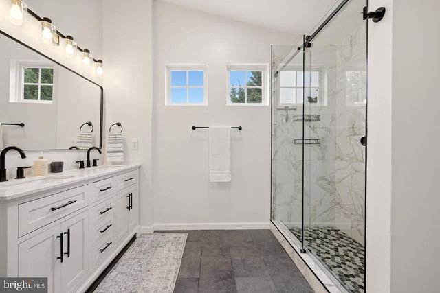 49 PEBBLE CIR, Charles Town, WV 25414