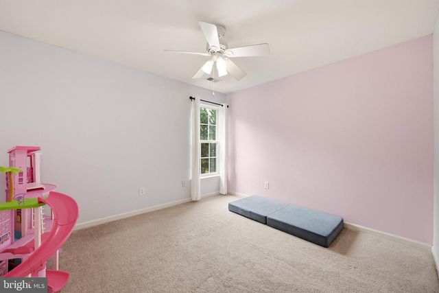 49 PEBBLE CIR, Charles Town, WV 25414