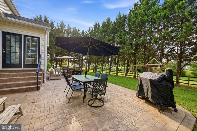 49 PEBBLE CIR, Charles Town, WV 25414