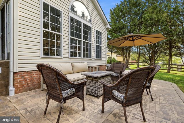 49 PEBBLE CIR, Charles Town, WV 25414