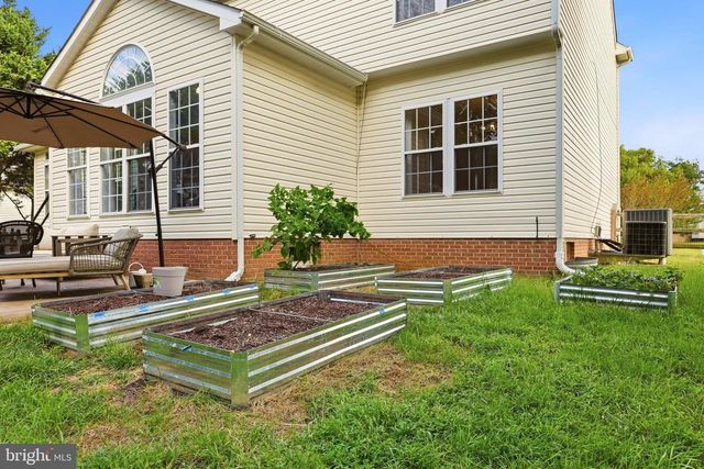 49 PEBBLE CIR, Charles Town, WV 25414
