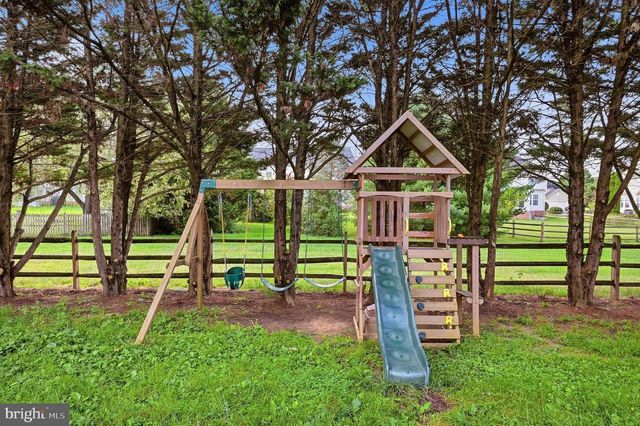 49 PEBBLE CIR, Charles Town, WV 25414
