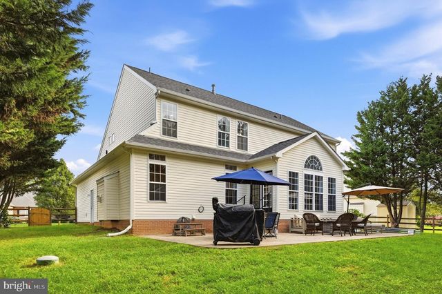 49 PEBBLE CIR, Charles Town, WV 25414