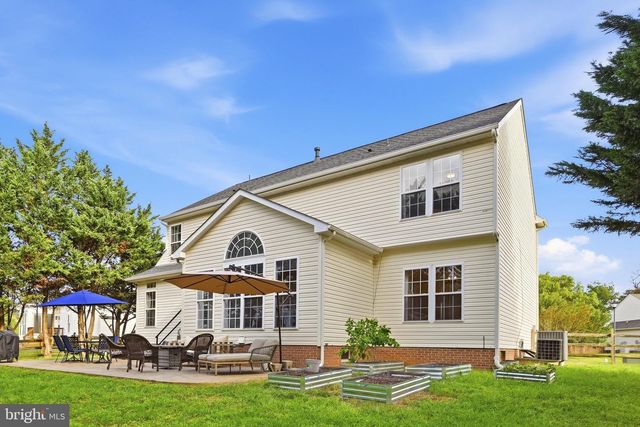 49 PEBBLE CIR, Charles Town, WV 25414