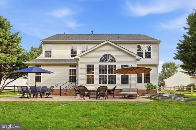 49 PEBBLE CIR, Charles Town, WV 25414